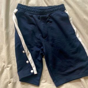 Sweat shorts with buttons